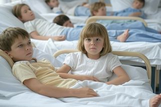 Epidemie žloutenky v roce 1979: Socialistické zdravotnictví kolabovalo, úřady tajily informace - Médium.cz